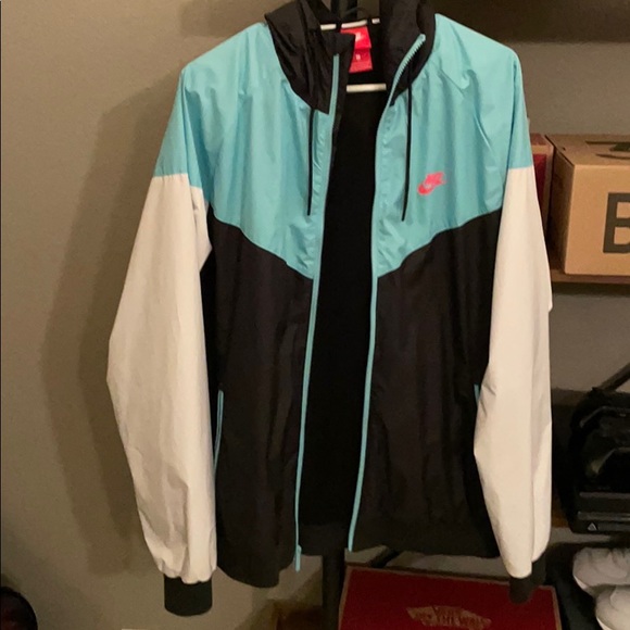 Nike Other - Men’s Nike White/Black/Teal Windbreaker